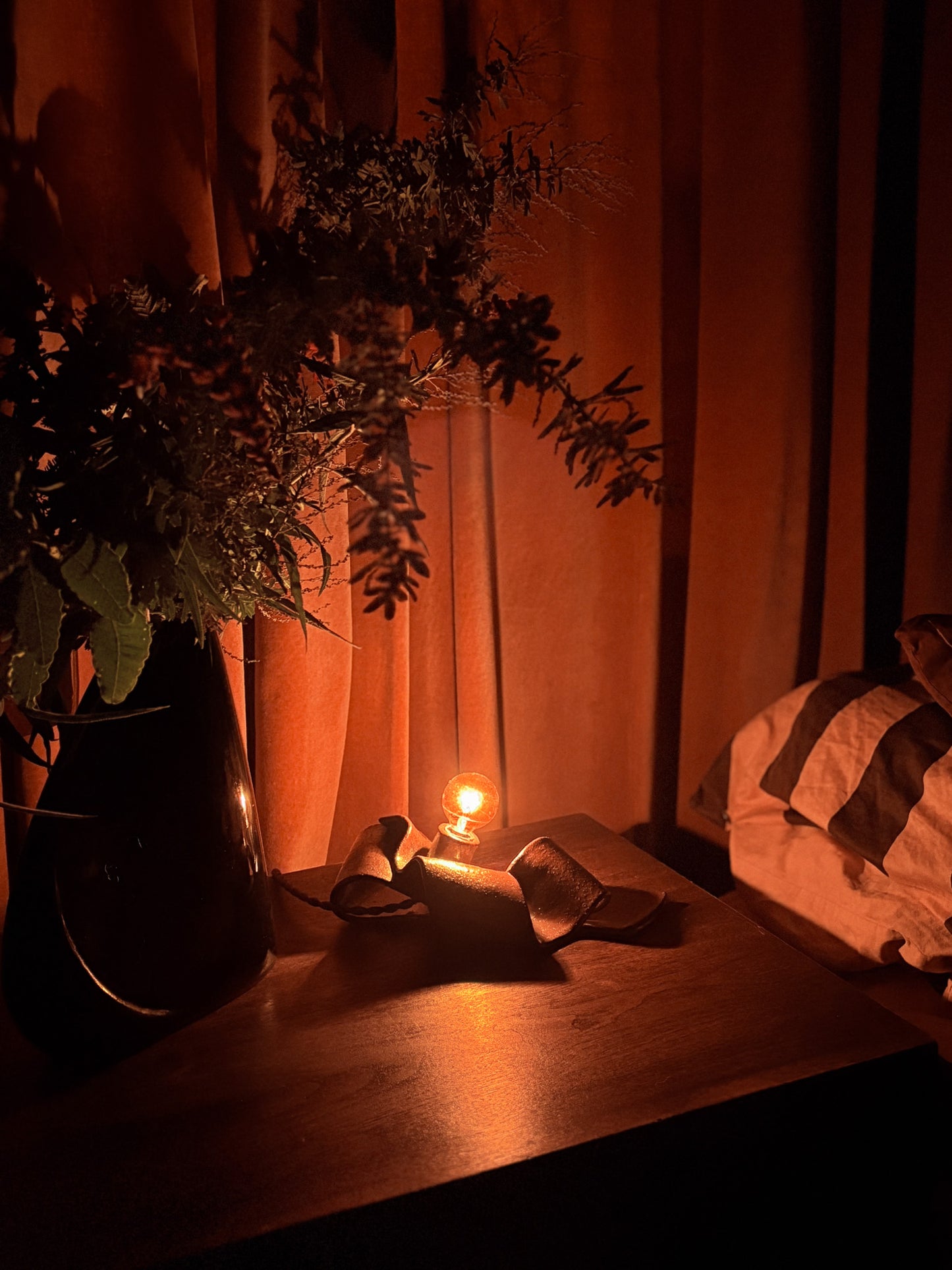 Flop Lamp in Ohata Red