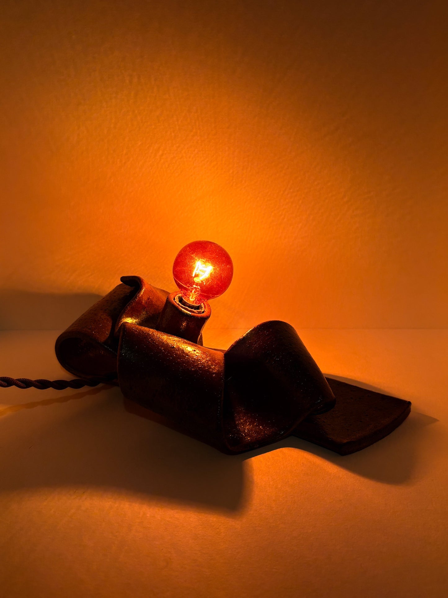 Flop Lamp in Ohata Red